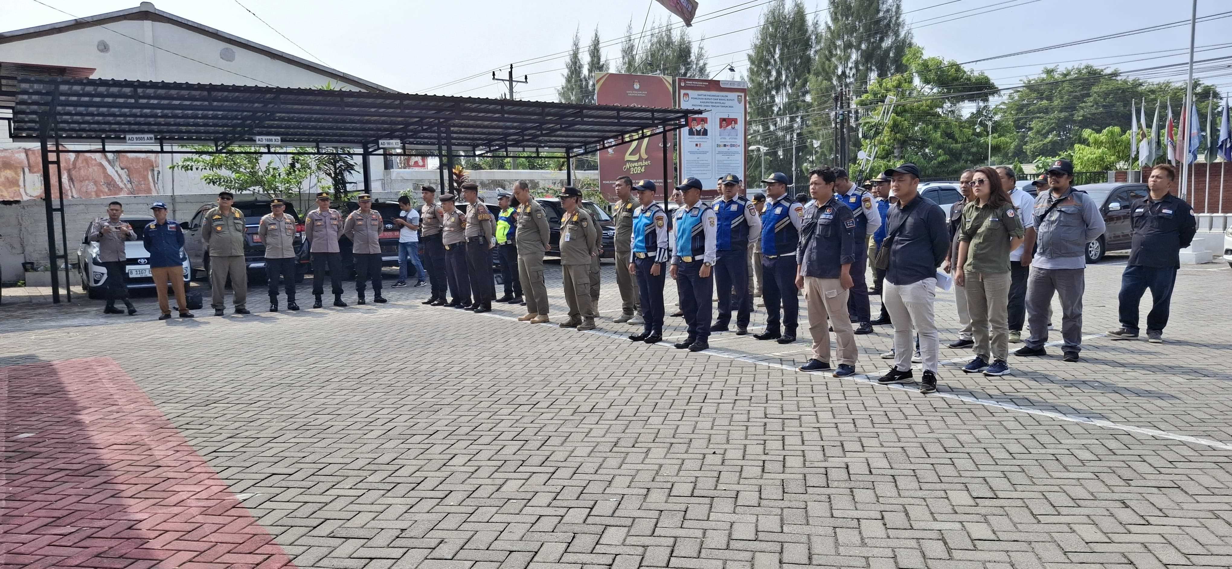 Bawaslu Boyolali Bersama Tim Gabungan Kawal Penertiban Alat Peraga Kampanye 
