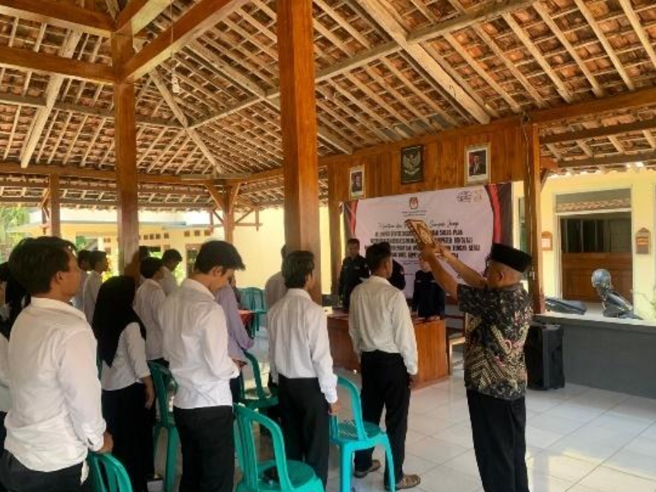 Pelantikan KPPS Kelurahan Sambeng