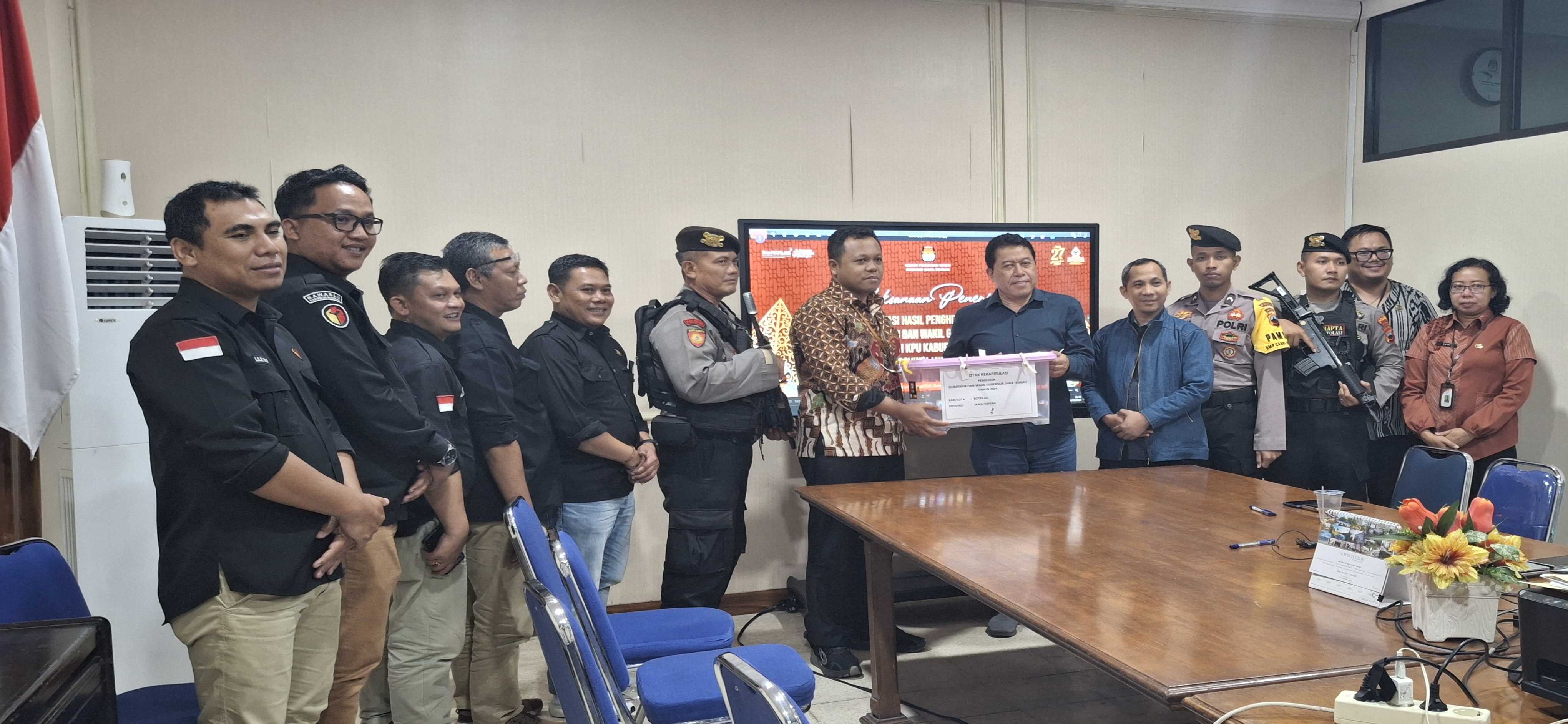 Pengiriman Hasil Rekapitulasi ke KPU Provinsi Jawa Tengah