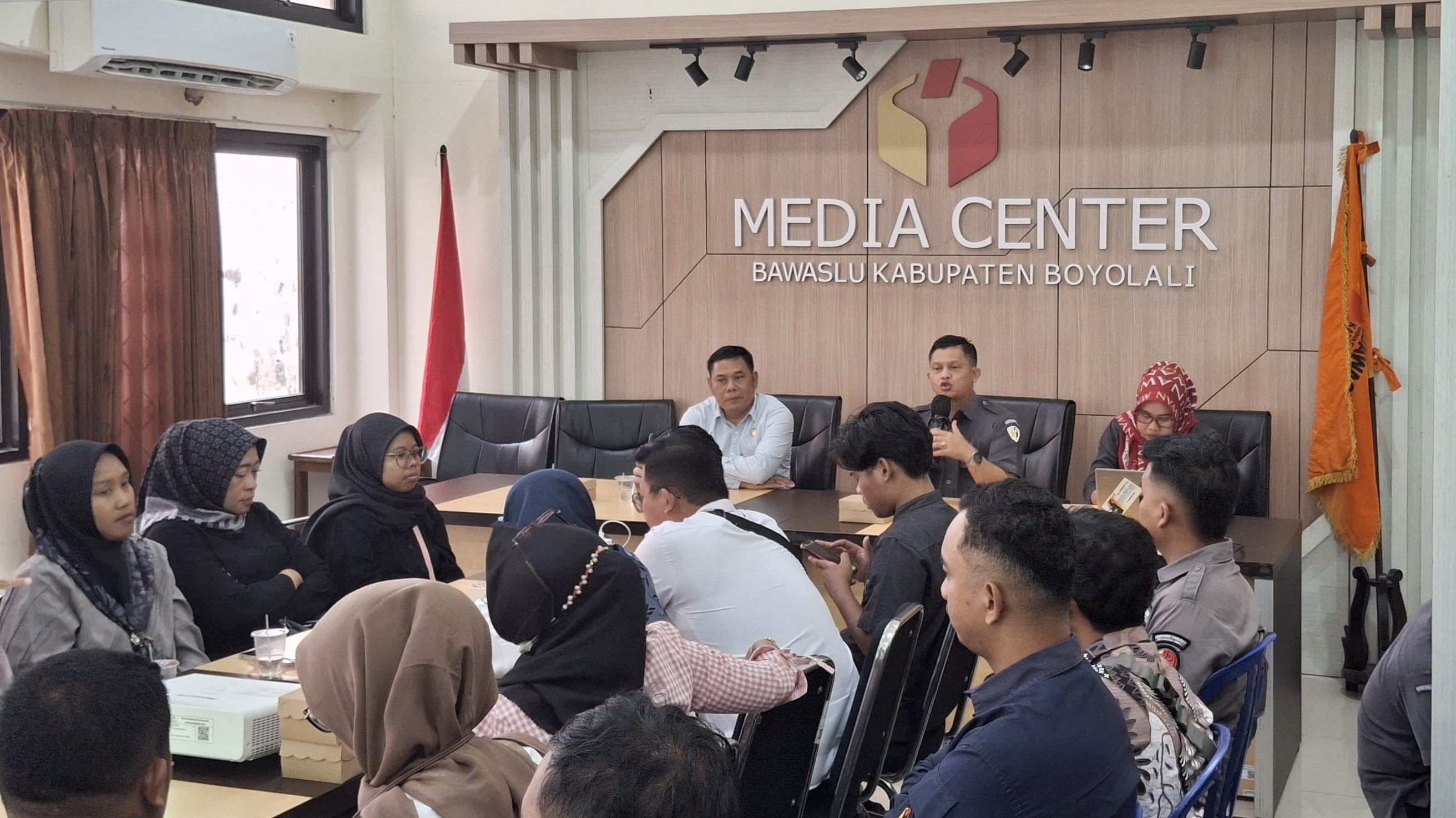 Konsolidasi Data dengan Panwaslu Kecamatan