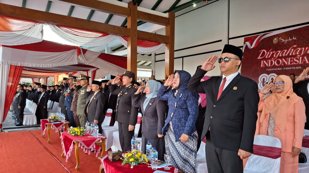 Upacara Penurunan Bendera HUT ke-80 RI