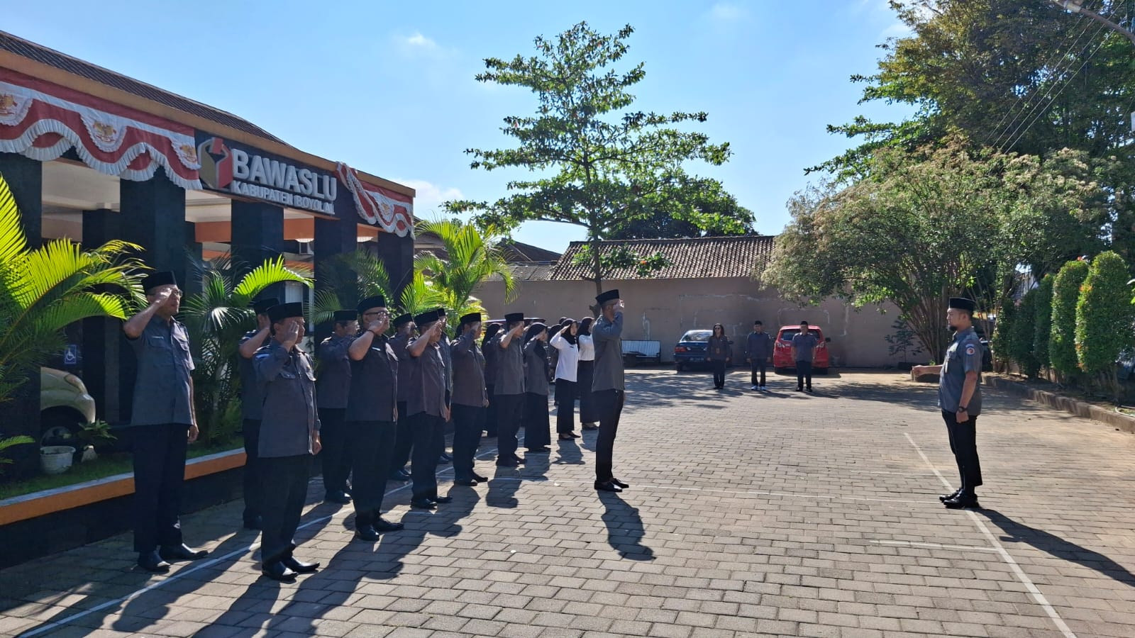 Agus Suyanto (kanan) saat menjadi pembina apel.