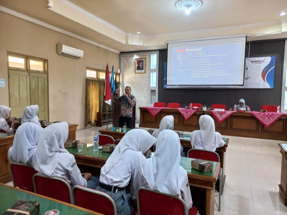 Kegiatan Sosialisasi Pendidikan Politik bagi Pemilih Pemula.