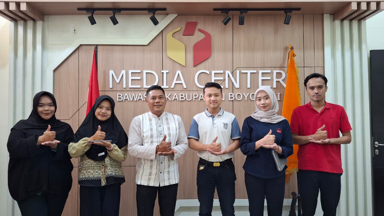 Muhamad Mahmudi (ketiga dari kiri) saat menerima kunjungan pengurus Saka Adhyasta Pemilu.