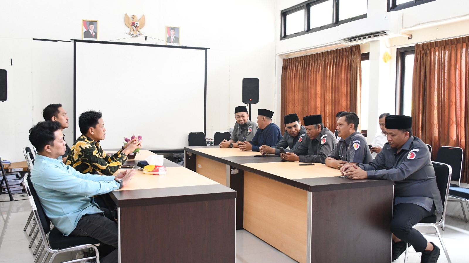 Didik Haryadi (kiri) saat melakukan kunjungan silaturahmi.