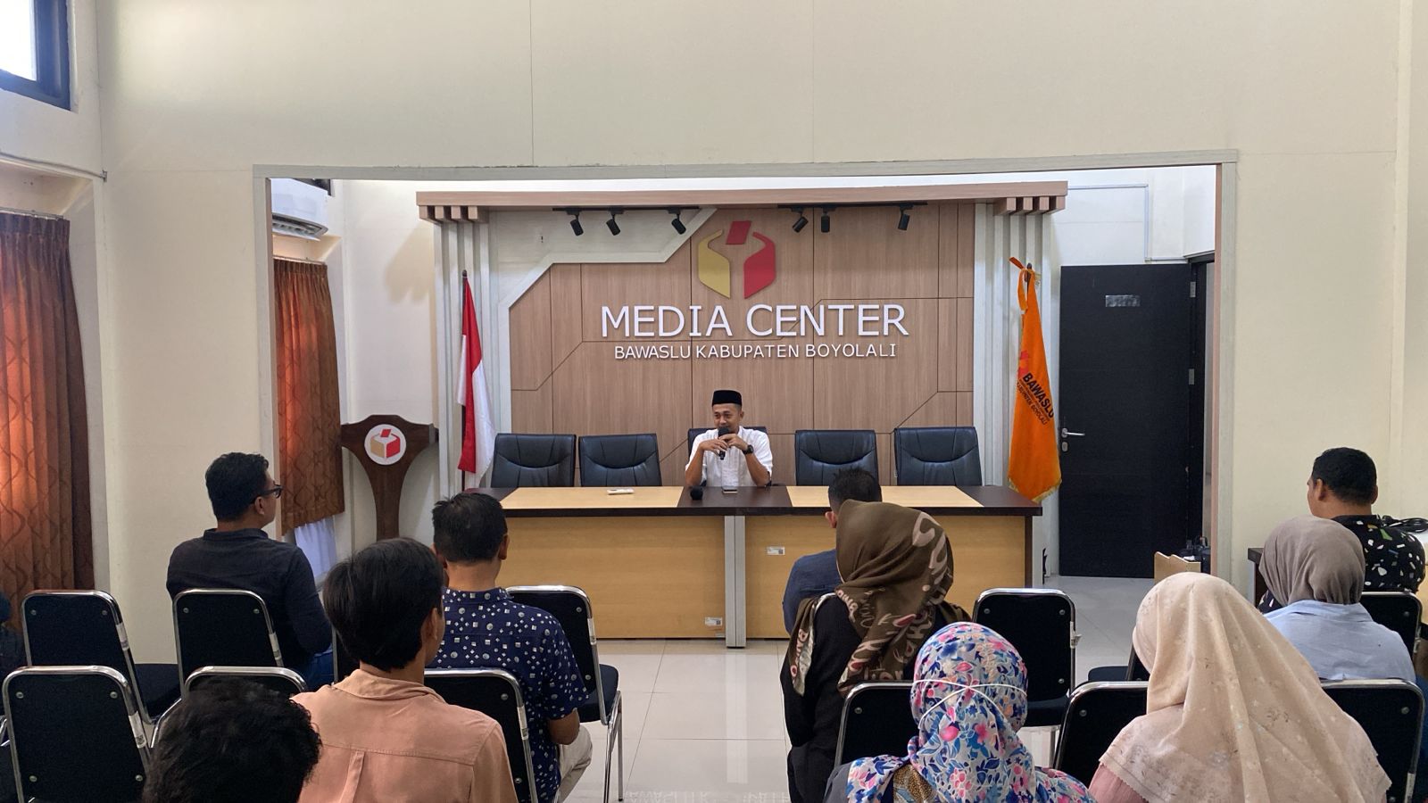 Agus Suyanto (tengah) saat mengisi tausiah.