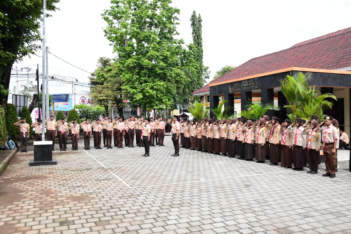 Suasana khidmat apel perdana Saka Adhyasta Pemilu 2025.