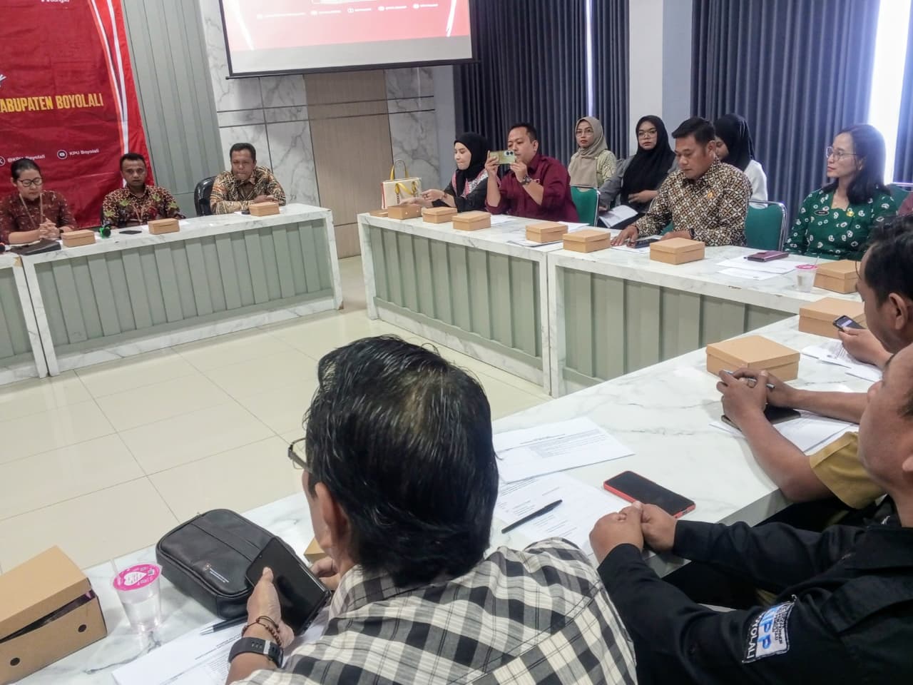 Suasana Forum Konsultasi Publik Penyusunan Standar Pelayanan.