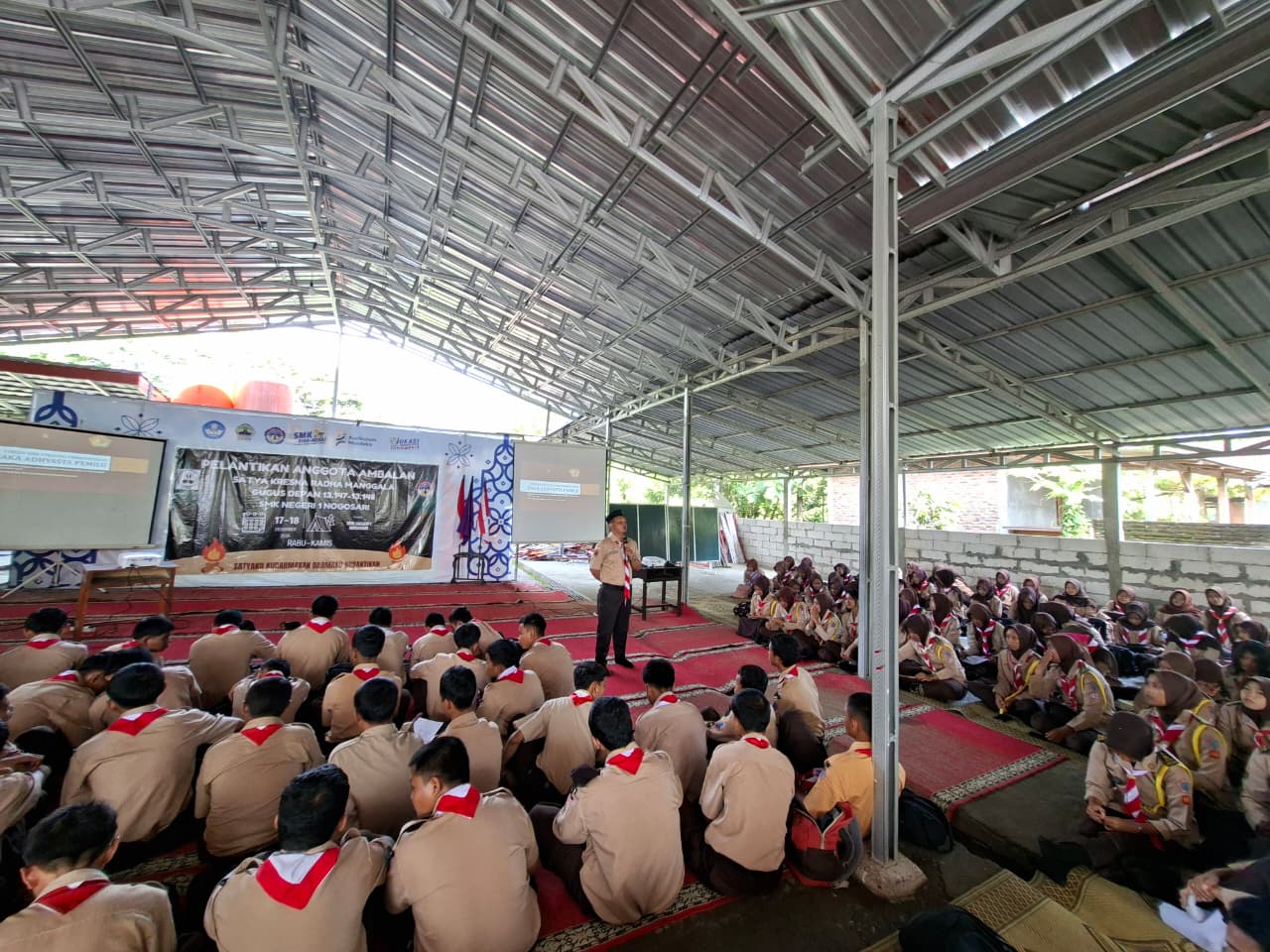 Widodo (tengah) saat menyampaikan materi.