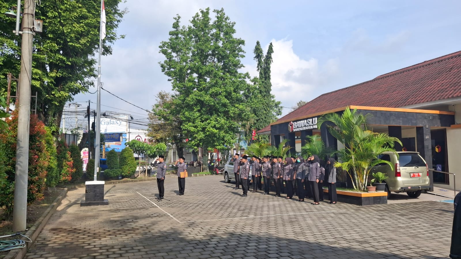 Lilik Wahyu Catur Wibowo (kiri), saat menjadi pembina apel.