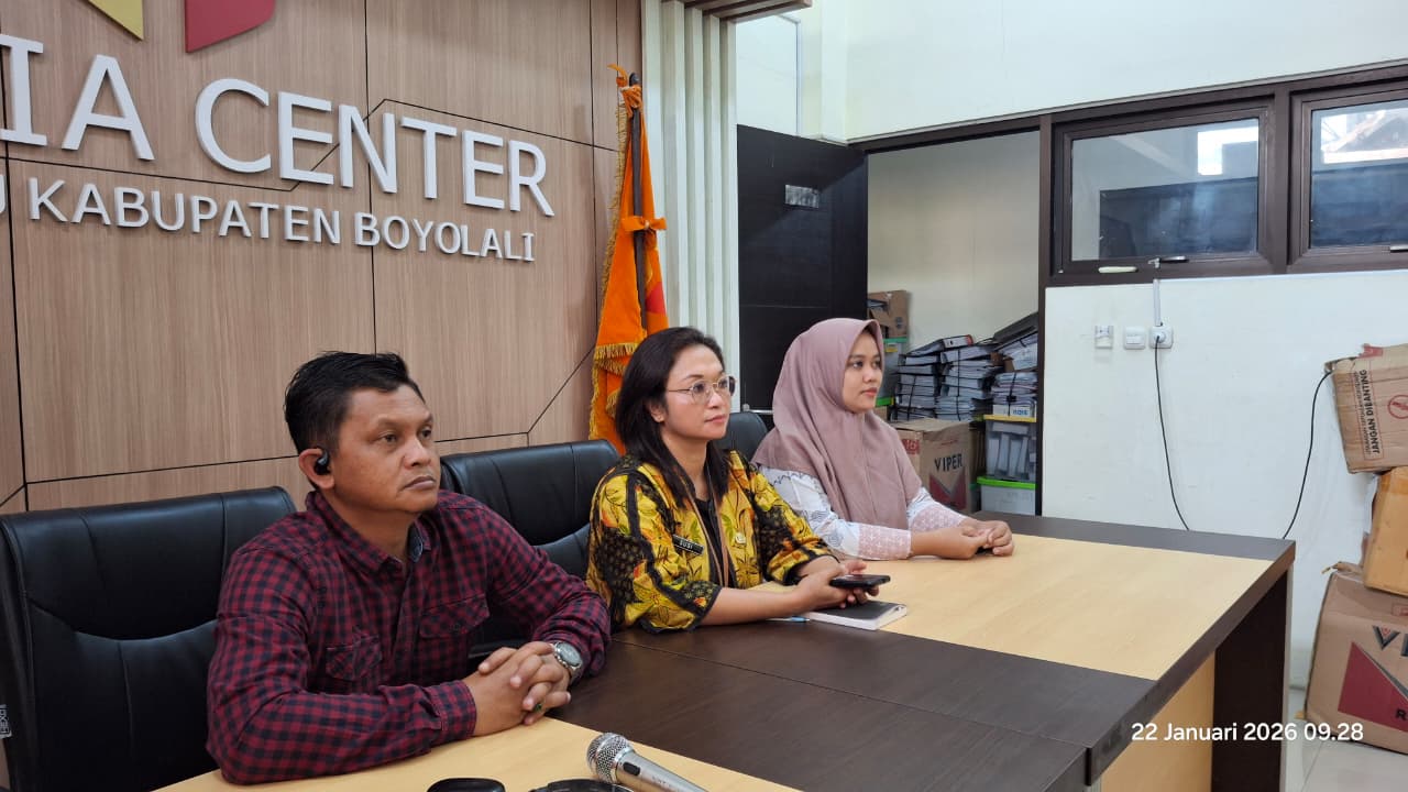 Jajaran Bawaslu Boyolali saat mengikuti kegiatan secara daring.