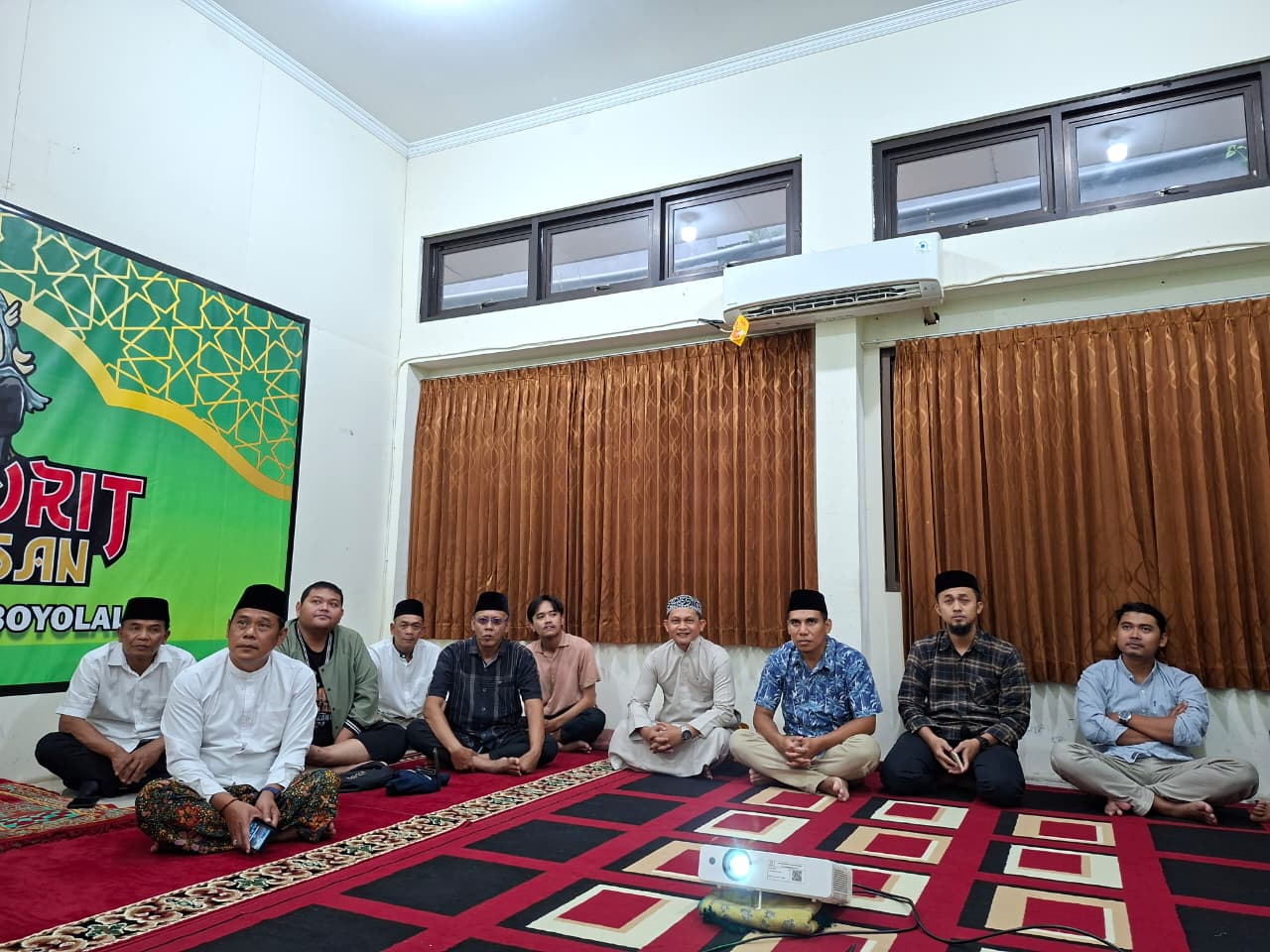 Jajaran Bawaslu Boyolali saat mengikuti kegiatan ngabuburit pengawasan secara daring.