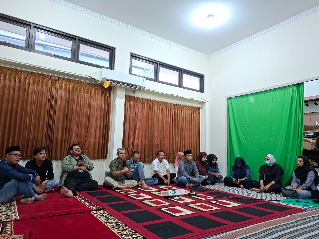 Jajaran Bawaslu Boyolali saat mengikuti kegiatan secara daring.