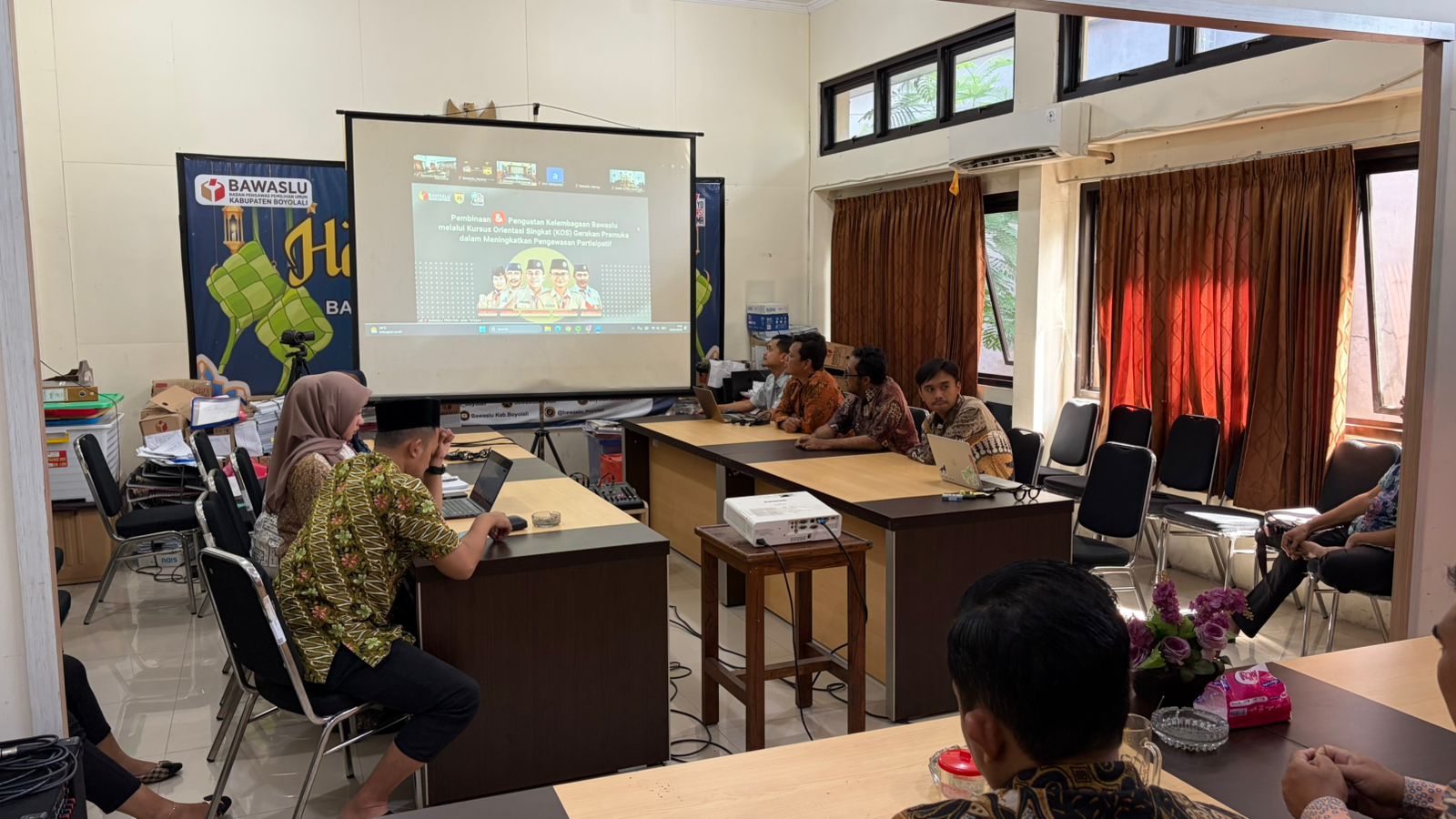 Jajaran Bawaslu Boyolali saat mengikuti kegiatan secara daring.