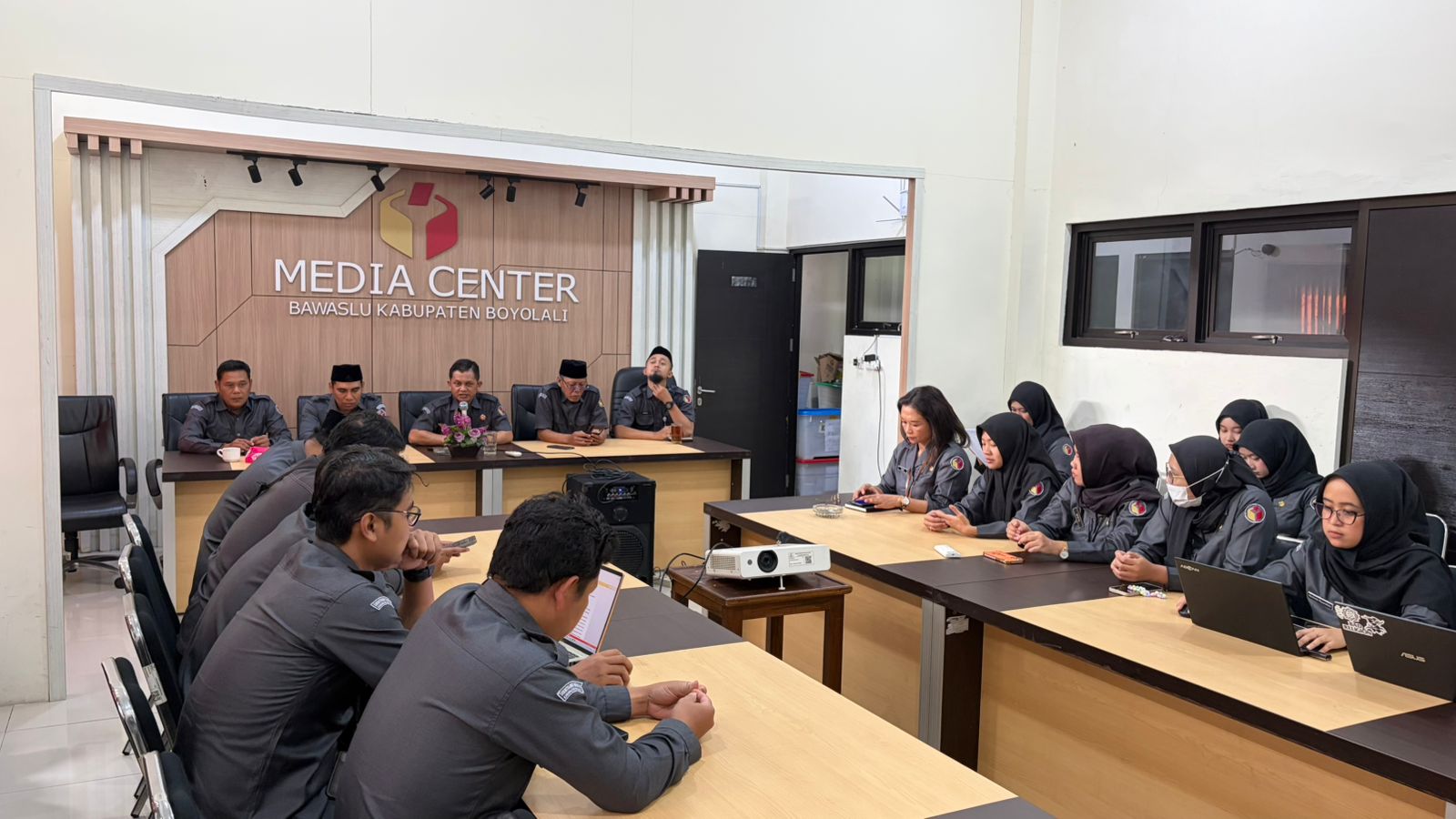 Suasana rapat internal Bawaslu Boyolali.