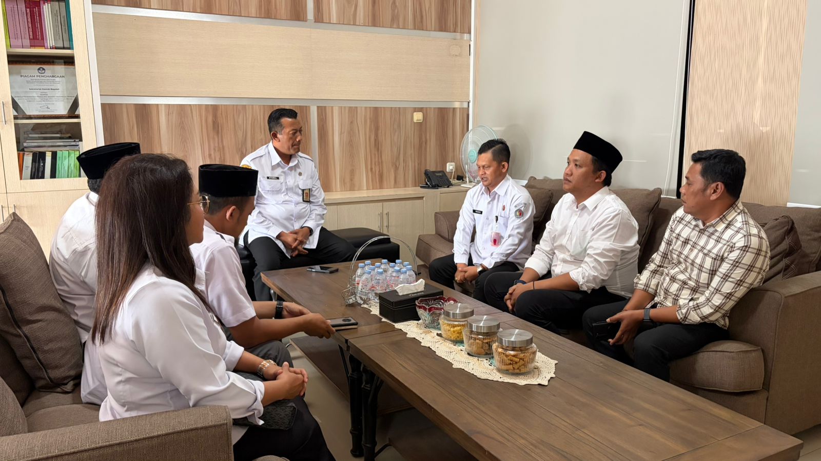 M. Syawalludin (tengah), saat menerima kunjungan dari Bawaslu Boyolali.