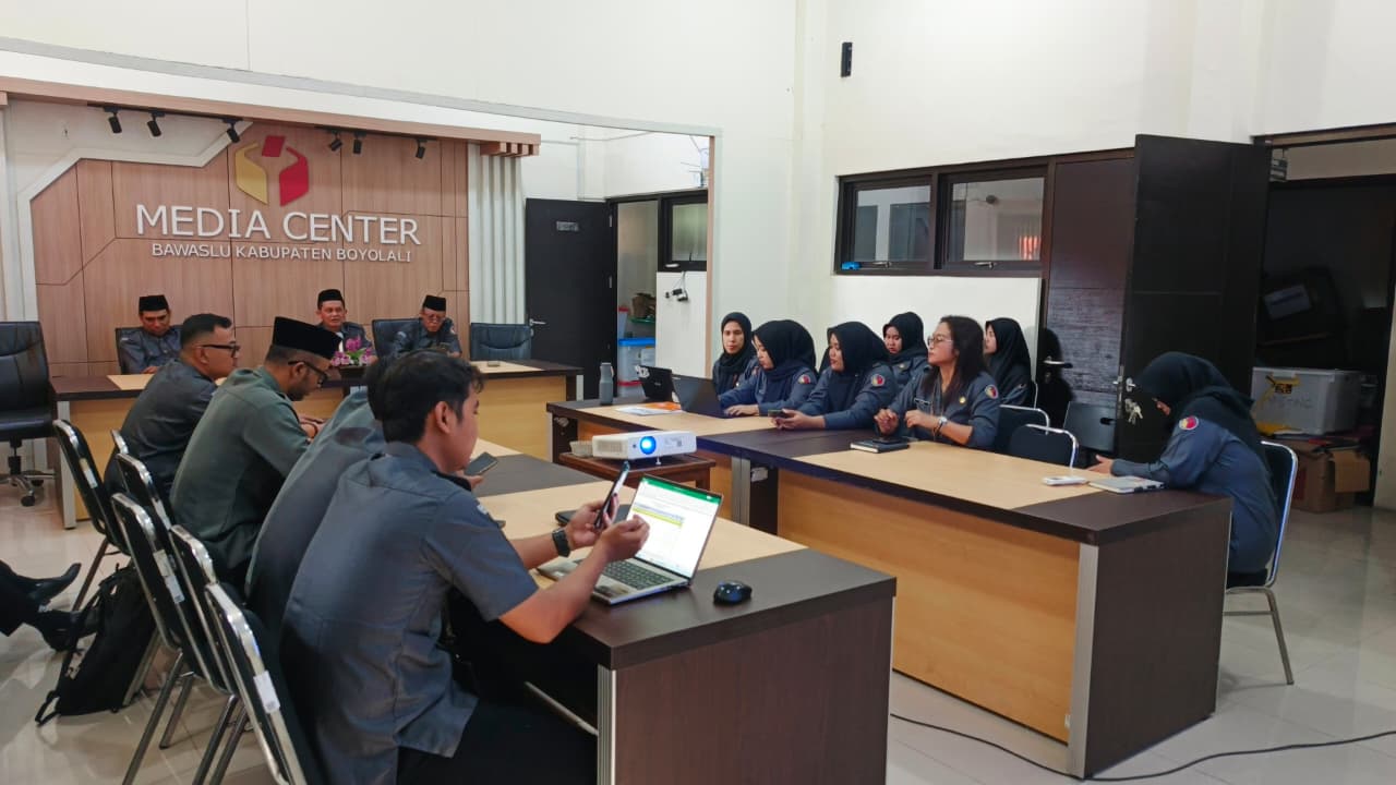 Suasana rapat internal Bawaslu Boyolali.