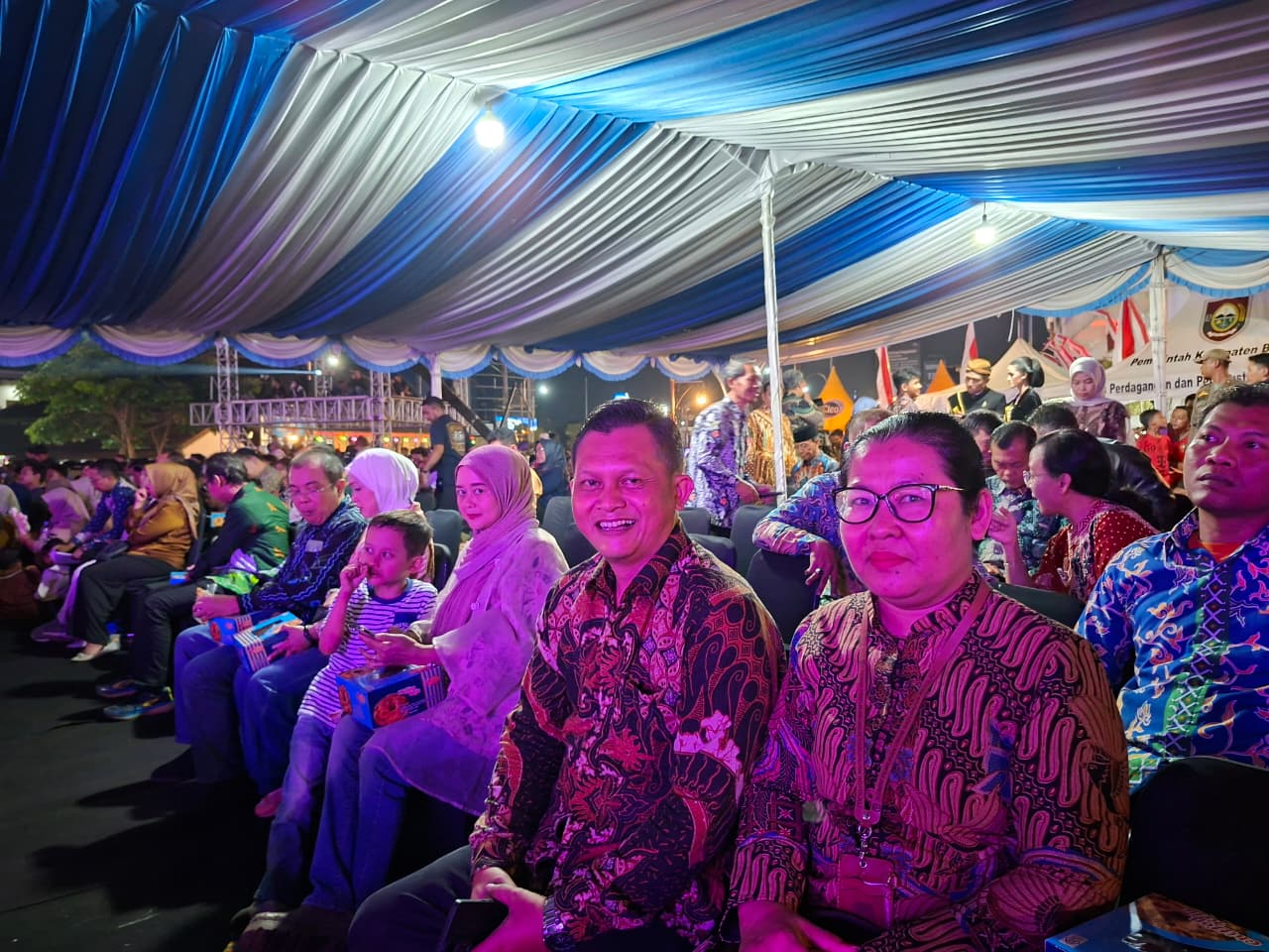 Widodo (tengah) saat menghadiri Merbabu Art Fest.