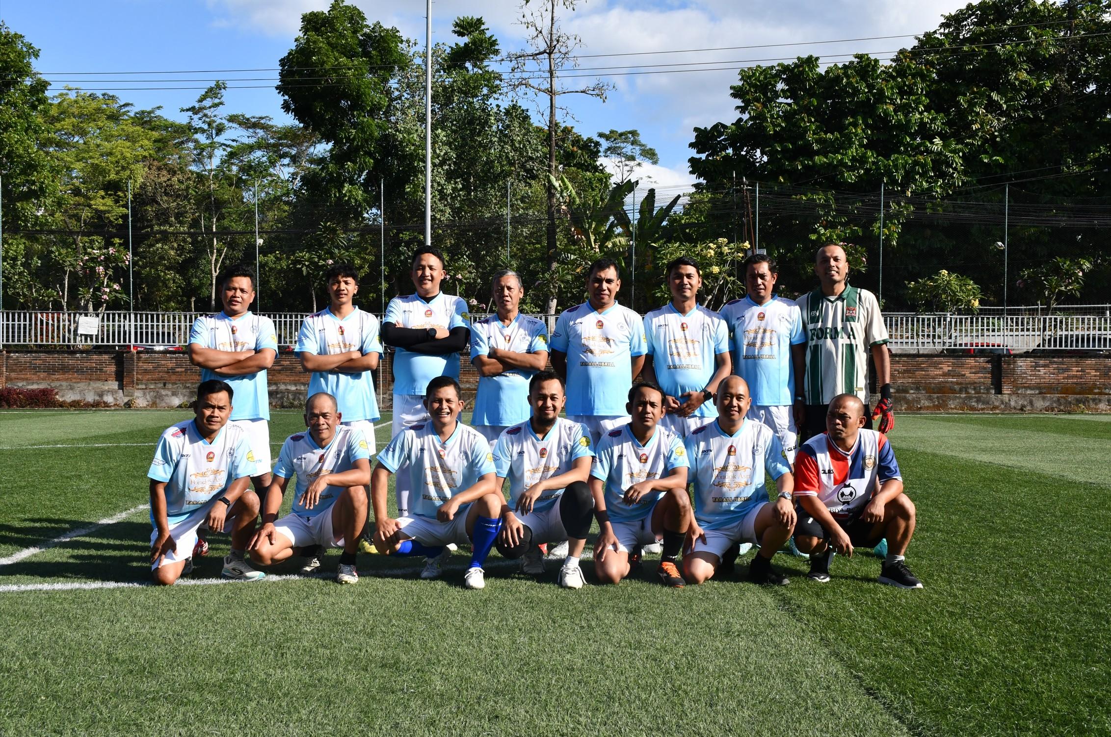 Jajaran Bawaslu Boyolali, berfoto bersama sebelum pertandingan dimulai.
