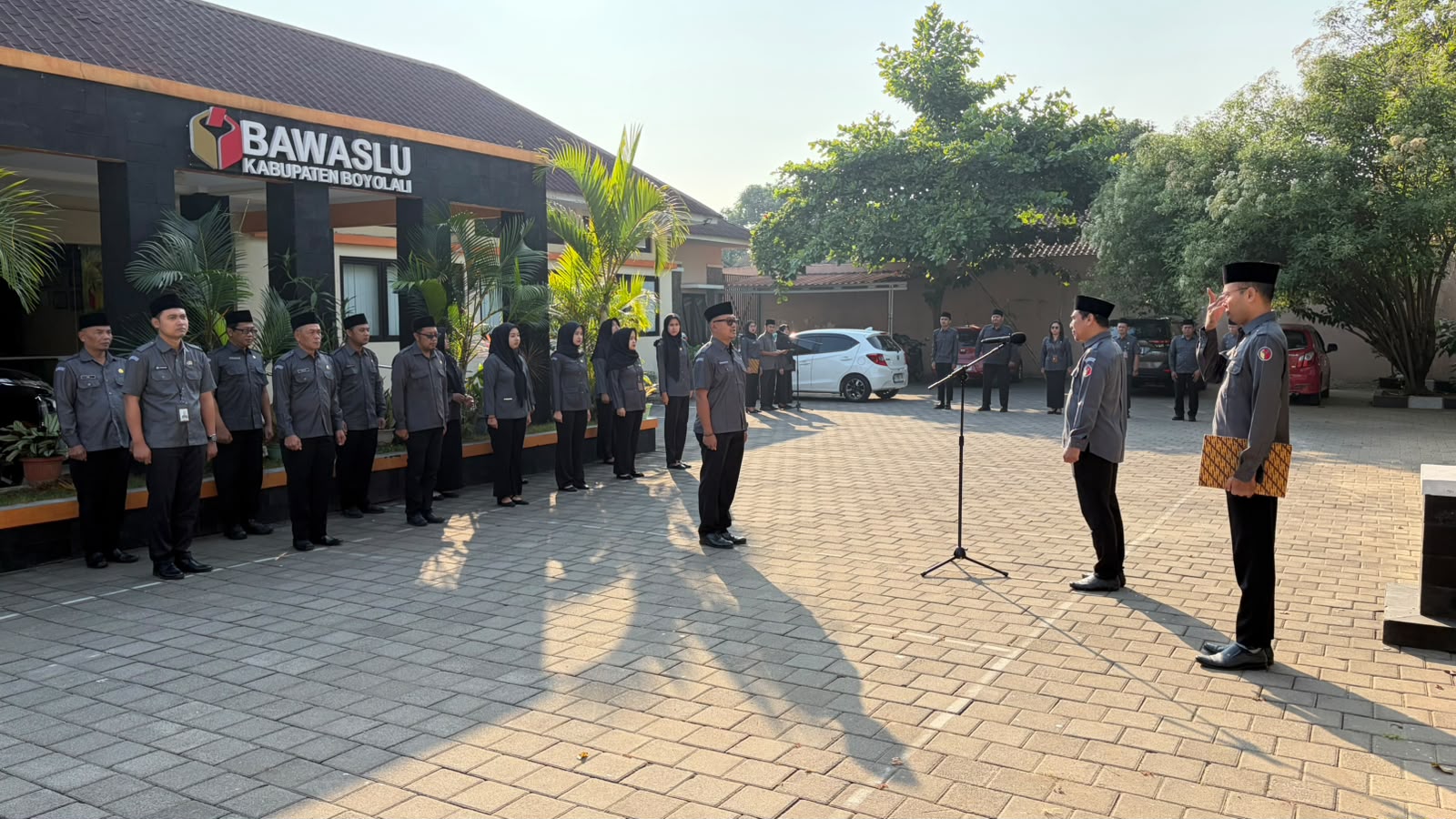 Lilik Wahyu Catur Wibowo (kedua dari kanan), saat menjadi pembina apel.