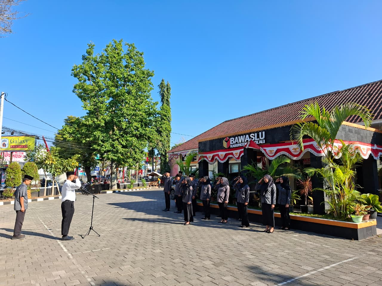 Agus Suyanto (kedua dari kiri) saat menjadi pembina apel.