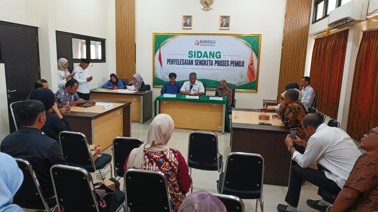 Suasana praktik simulasi penyelesaian sengketa proses pemilu.