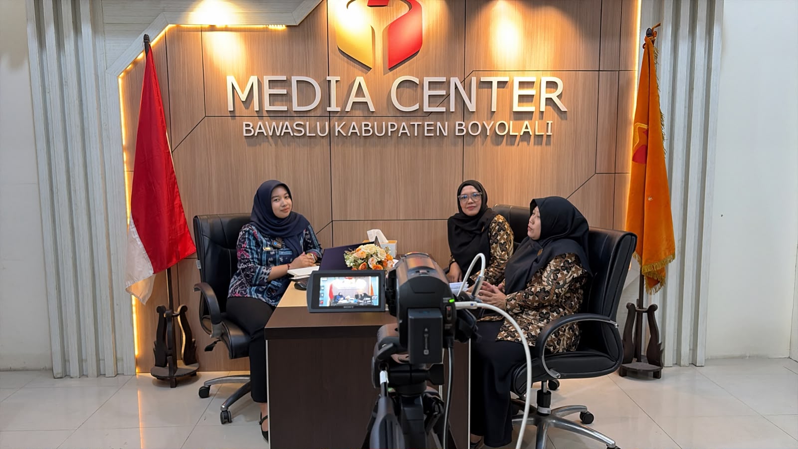 Proses Produksi Podcast Mitra Bawaslu - Suara Perempuan Menguatkan Demokrasi.