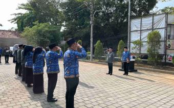 Upacara Memperingati Hari Pahlawan