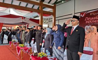Upacara Penurunan Bendera HUT ke-80 RI