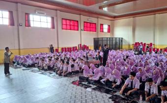 Muhamad Mahmudi (kiri) saat menjadi narasumber di SMK N 1 Boyolali.