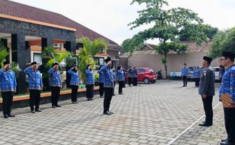 Agus Marwanto (kedua dari kanan) saat menjadi pembina apel.