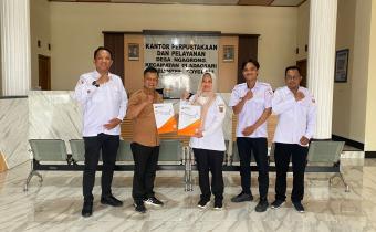 Widodo (kedua dari kiri) berfoto bersama pasca penandatanganan PKS.