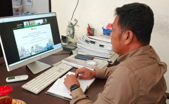 Muhamad Mahmudi, saat mengikuti evaluasi P2P daring.