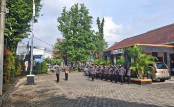 Lilik Wahyu Catur Wibowo (kiri), saat menjadi pembina apel.
