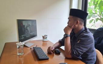 Kepala Sekretariat Bawaslu Boyolali (Agus Suyanto) saat mengikuti kegiatan secara daring.