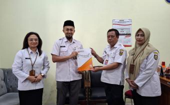 Agus Suyanto (kedua dari kiri) pasca penandatanganan Berita Acara.