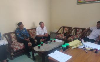 Agus Marwanto (tengah) saat melaksanakan kegiatan uji petik.
