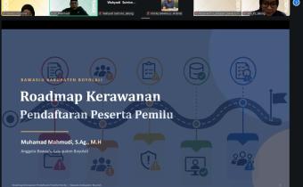 Muhamad Mahmudi (kedua dari kiri) saat menyampaikan materi.