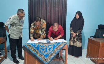 Widodo (kedua dari kiri) saat menandatangani Perjanjian Kerja Sama.