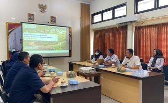 Agus Suyanto (kedua dari kanan) saat menerima kunjungan dari KPPN.