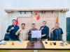 Ketua dan Anggota Bawaslu Boyolali, berfoto bersama pasca penanda tanganan.